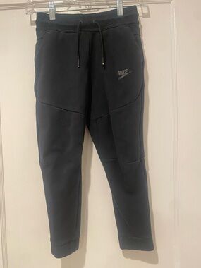 Nike Tech Boy’s Black Tapered Jogger  Sweatpants with Drawstring Size Small 5/6